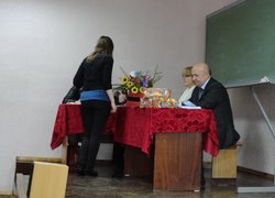 Суддівська комісія приймає результати розрахунків від команди "Конкурсу кейсів"